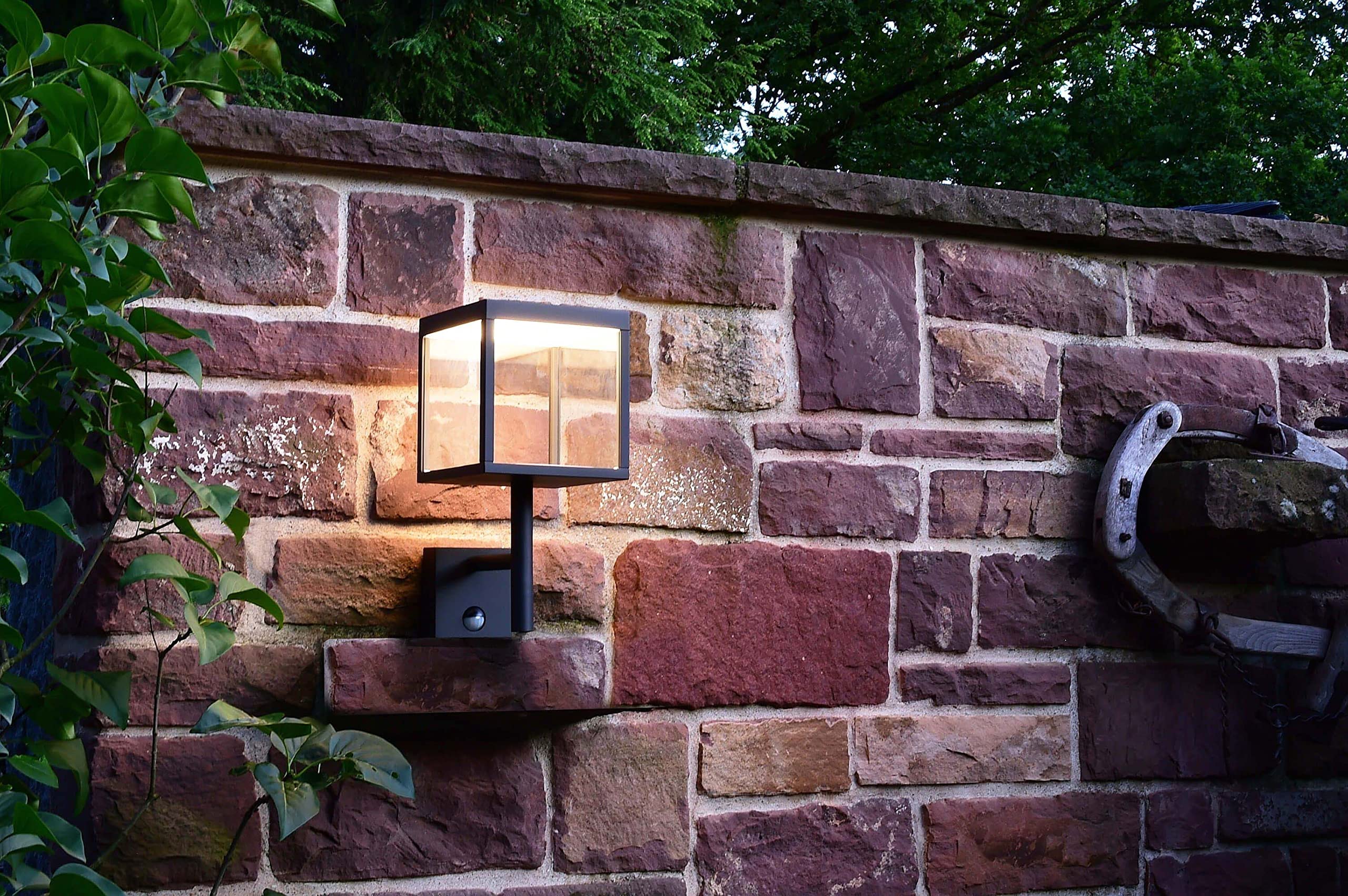 deko-light-lacertae-led-wandlampe-au-en-mit-bewegungsmelder-dunkelgrau image 2