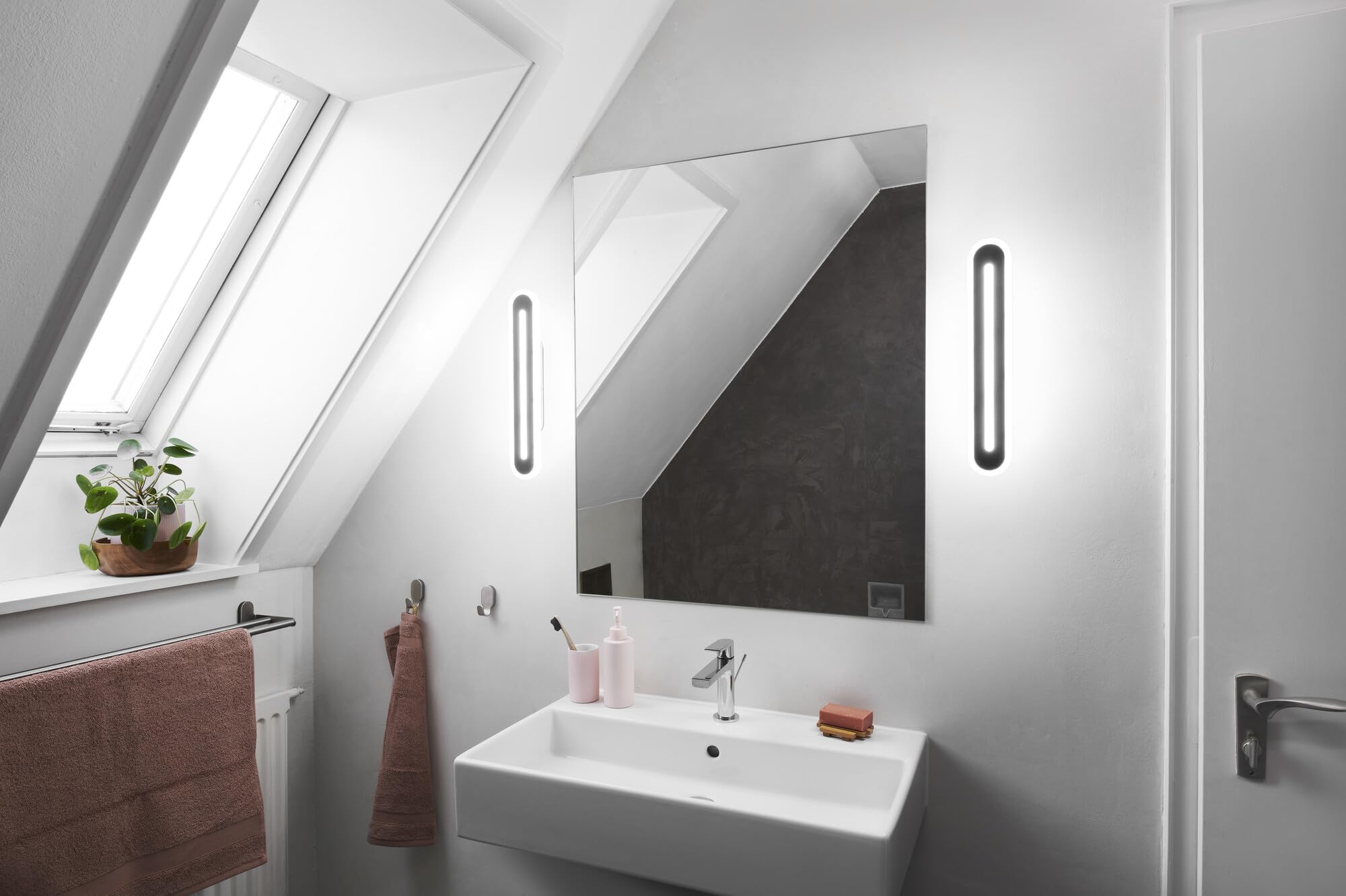 ledvance-smart-orbis-bath-badezimmerleuchte-wifi-schwarz-400x70mm-1600lm image 3