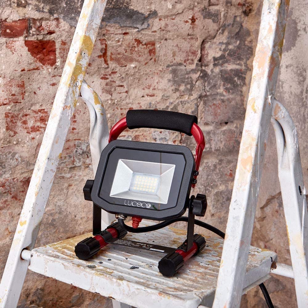 luceco-slimline-led-baustrahler-15w-tragbare-arbeitsleuchte-1200-lm-ip65-2m-kabe image 4