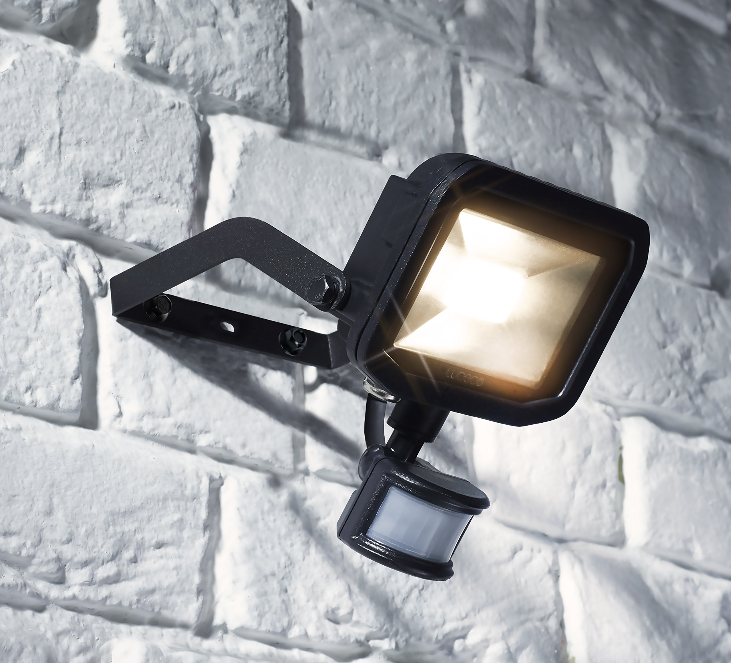 luceco-slim-led-flutlichtstrahler-8w-5000k-mit-pir-sensor-schwarz image 4