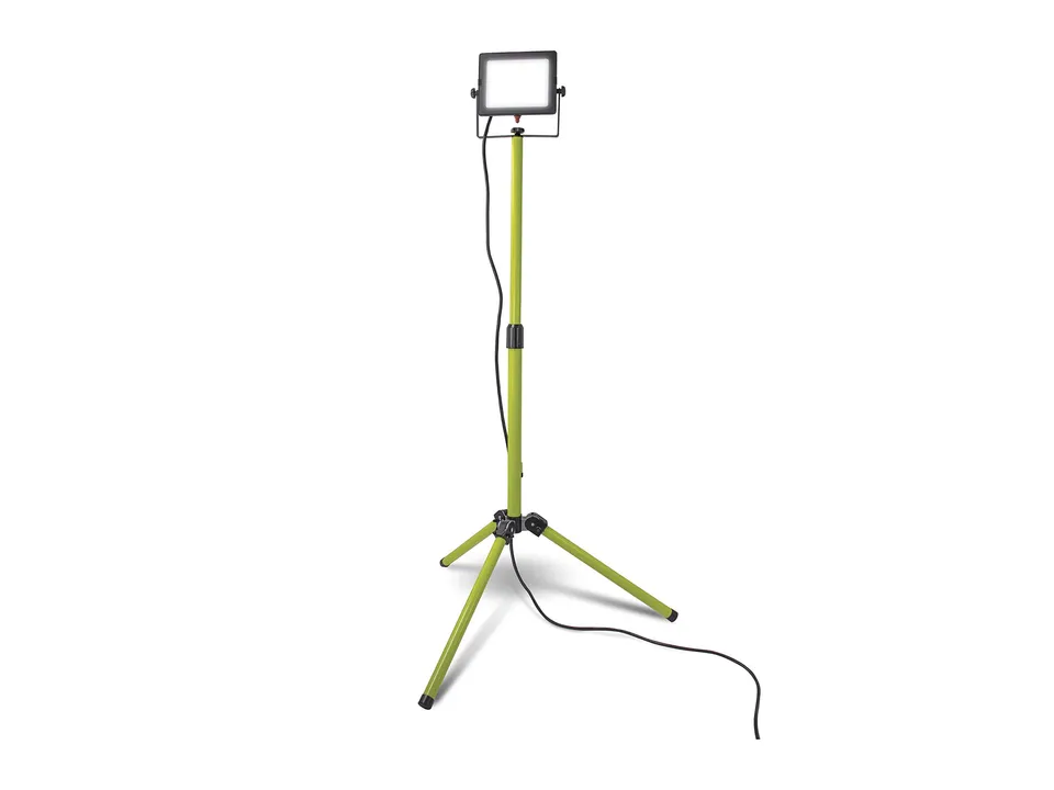 luceco-eco-slimline-led-baustrahler-10w-mit-stativ-800-lumen-ip65 image 1