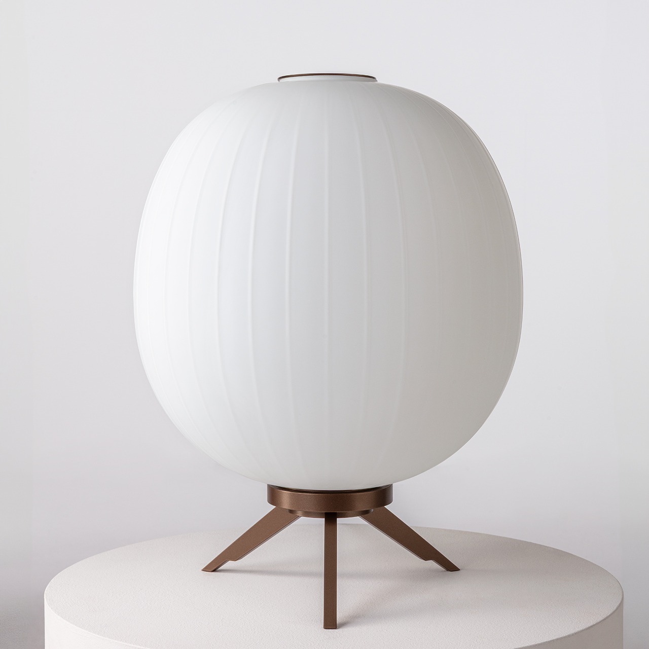 mawa-bologna-bodenleuchte-opalglas image 1